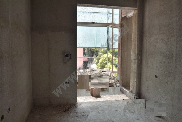 Apartament 2+1 ne shitje ne rrugen Petro Nini Luarasi prane Kompleksit Sportiv Ali Demi ne Tirane.
